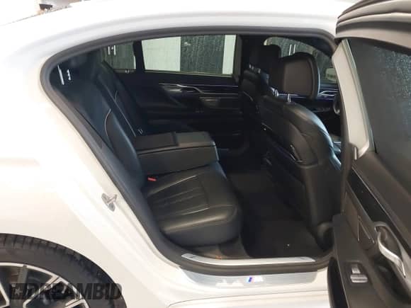 2022 BMW 7 Series 750i xDrive with VIN WBA7U2C02NCG79415, listed as a IAAI auction lot 41394743 with 31,839 mi miles and . Bid and sale history available at DreamBid. Image 8.