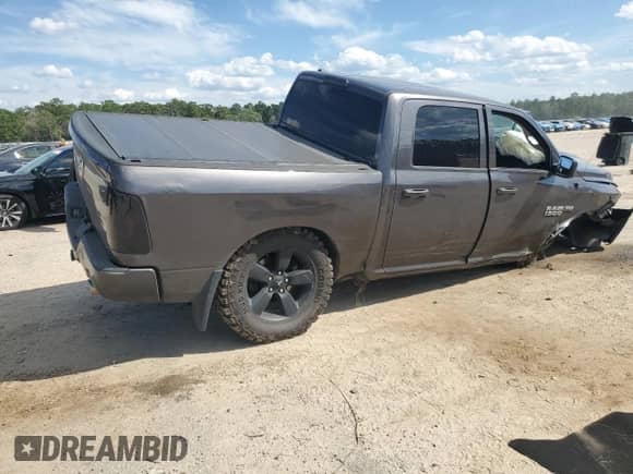 2014 Ram 1500 Express z VIN 1C6RR6KT5ES440743, wystawiony jako Copart lot #70533975 z przebiegiem 206 989 mil mil oraz Szkoda całkowita • Salvage title. Historia ofert i sprzedaży dostępna na DreamBid. Obrazek 3.