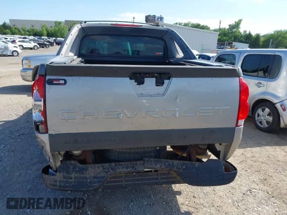 2006 Chevrolet Avalanche Z66 z VIN 3GNEC12Z86G101281, wystawiony jako IAAI lot #42443766 z przebiegiem 191 405 mil mil oraz . Historia ofert i sprzedaży dostępna na DreamBid. Obrazek 16.