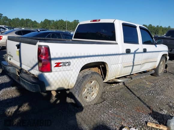 2006 Chevrolet Silverado 1500 LT3 with VIN 2GCEK13T561104802, listed as a IAAI auction lot 43438625 with 317,935 mi miles and . Bid and sale history available at DreamBid. Image 4.