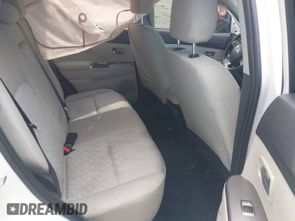 2021 Mitsubishi Outlander ES z VIN JA4ARUAU5MU021213, wystawiony jako IAAI lot #42593745 z przebiegiem 55 944 mil mil oraz . Historia ofert i sprzedaży dostępna na DreamBid. Obrazek 8.