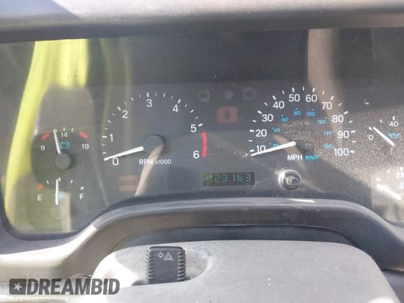 1998 Jeep Wrangler SE z VIN 1J4FY29P5WP797211, wystawiony jako IAAI lot #42972127 z przebiegiem 123 163 mil mil oraz . Historia ofert i sprzedaży dostępna na DreamBid. Obrazek 7.