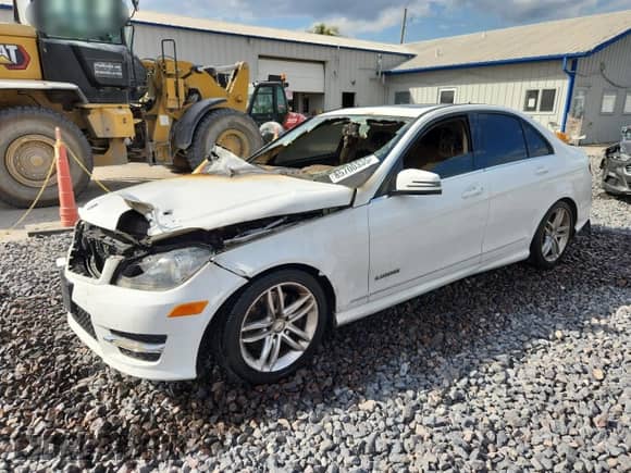 2014 Mercedes-Benz C 300 Sport with VIN WDDGF8AB7ER325152, listed as a Copart auction lot 85700335 with Not provided miles and Non repairable. Bid and sale history available at DreamBid. Image 1.