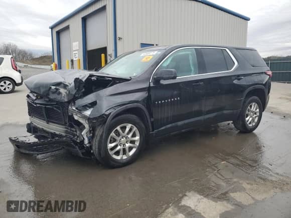 2022 Chevrolet Traverse LS z VIN 1GNEVFKW6NJ158153, wystawiony jako Copart lot #53569275 z przebiegiem 157 462 mil mil oraz Szkoda całkowita • Salvage title. Historia ofert i sprzedaży dostępna na DreamBid. Obrazek 1.