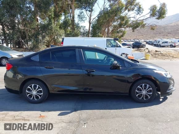 2018 Chevrolet Cruze LS с VIN 1G1BC5SM1J7165778, выставлен на аукционе IAAI как лот 42873719 с пробегом 112 540 миль миль и . История ставок и продаж доступна на DreamBid. Изображение 13.