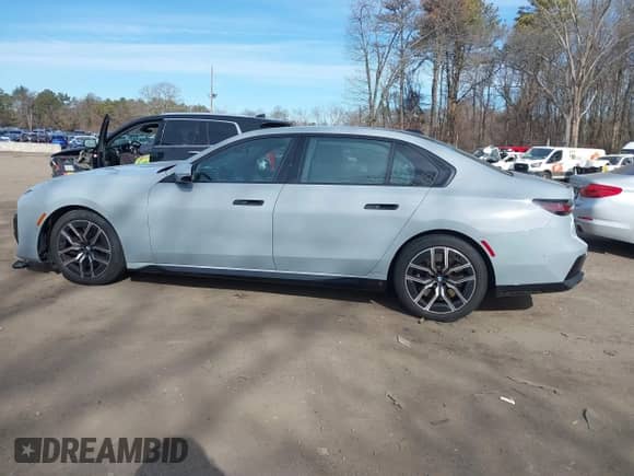 2023 BMW 7 Series 760i xDrive with VIN WBA33EJ06PCL84520, listed as a IAAI auction lot 41556566 with 20,617 mi miles and . Bid and sale history available at DreamBid. Image 14.