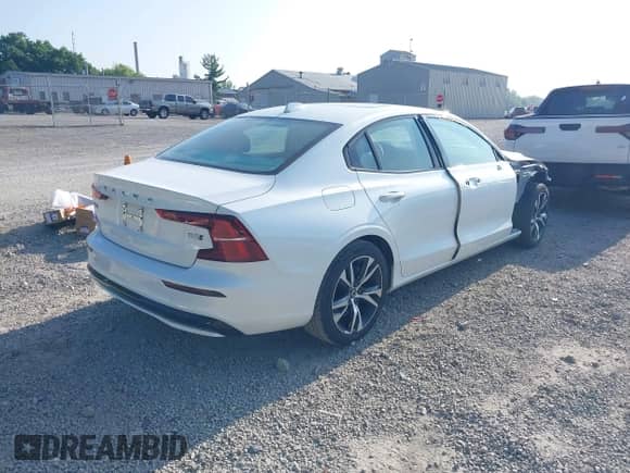 2024 Volvo S60 Core Dark Theme с VIN 7JRL12TK9RG303982, выставлен на аукционе IAAI как лот 42612329 с пробегом 5 618 миль миль и . История ставок и продаж доступна на DreamBid. Изображение 4.