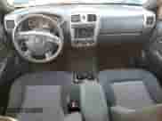 2009 Chevrolet Colorado 2LT z VIN 1GCDT13E598104732, wystawiony jako Copart lot #90261935 z przebiegiem 105 508 mil mil oraz Czysty tytuł • Clean title. Historia ofert i sprzedaży dostępna na DreamBid. Obrazek 8.