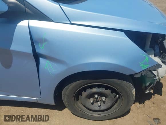 2013 Hyundai Accent GLS z VIN KMHCT4AE7DU521782, wystawiony jako IAAI lot #42300592 z przebiegiem 110 125 mil mil oraz . Historia ofert i sprzedaży dostępna na DreamBid. Obrazek 15.