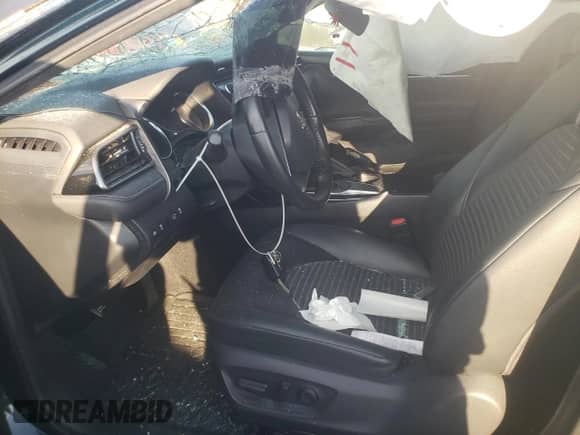 2019 Toyota Camry SE z VIN 4T1B11HK8KU693232, wystawiony jako Copart lot #85086995 z przebiegiem 82 014 mil mil oraz Szkoda całkowita • Salvage title. Historia ofert i sprzedaży dostępna na DreamBid. Obrazek 7.