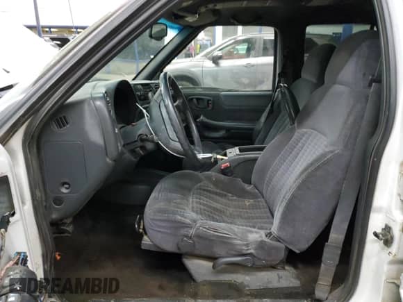 1998 Chevrolet Blazer LT z VIN 1GNDT13W4W2161227, wystawiony jako Copart lot #82557684 z przebiegiem Nie podano mil oraz Szkoda całkowita • Salvage title. Historia ofert i sprzedaży dostępna na DreamBid. Obrazek 7.