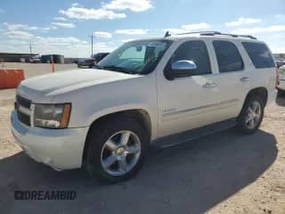 2013 Chevrolet Tahoe LTZ z VIN 1GNSCCE01DR332192, wystawiony jako Copart lot #86290515 z przebiegiem 174 232 mil mil oraz Czysty tytuł • Clean title. Historia ofert i sprzedaży dostępna na DreamBid. Obrazek 1.
