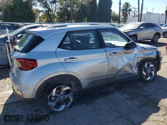 2025 Hyundai Venue SEL with VIN KMHRC8A3XSU401875, listed as a Copart auction lot 87035195 with 4,093 mi miles and Non repairable. Bid and sale history available at DreamBid. Image 3.