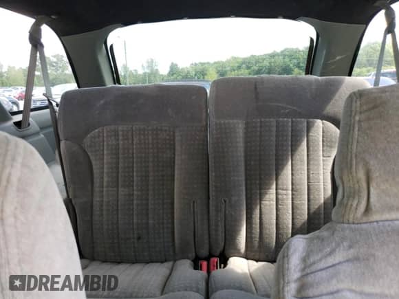 2001 Chevrolet Blazer LS z VIN 1GNCS18W31K242316, wystawiony jako Copart lot #70661605 z przebiegiem 117 135 mil mil oraz Czysty tytuł • Clean title. Historia ofert i sprzedaży dostępna na DreamBid. Obrazek 10.