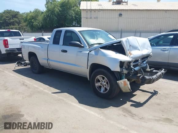 2008 Dodge Dakota SLT с VIN 1D7HW42K38S556235, выставлен на аукционе IAAI как лот 42442934 с пробегом 163 238 миль миль и . История ставок и продаж доступна на DreamBid. Изображение 1.