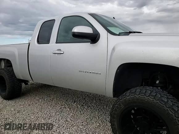 2010 Chevrolet Silverado 1500 LT with VIN 1GCSKSE35AZ123274, listed as a Copart auction lot 84593625 with 123,761 mi miles and Salvage title. Bid and sale history available at DreamBid. Image 12.
