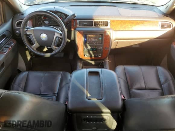2011 Chevrolet Tahoe LT с VIN 1GNSCBE07BR128830, выставлен на аукционе Copart как лот 82393635 с пробегом 197 673 миль миль и Списание • Salvage title. История ставок и продаж доступна на DreamBid. Изображение 8.