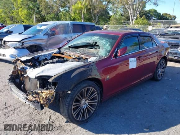 2014 Chrysler 300 S с VIN 2C3CCABT9EH100834, выставлен на аукционе IAAI как лот 41029312 с пробегом Не указан миль и . История ставок и продаж доступна на DreamBid. Изображение 2.