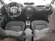 2017 Jeep Renegade Latitude z VIN ZACCJABB5HPF83508, wystawiony jako Copart lot #70333805 z przebiegiem 62 868 mil mil oraz Szkoda całkowita • Salvage title. Historia ofert i sprzedaży dostępna na DreamBid. Obrazek 8.