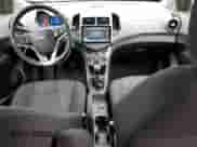 2012 Chevrolet Sonic LT с VIN 1G1JD6SB2C4186589, выставлен на аукционе Copart как лот 51532185 с пробегом Не указан миль и Списание • Salvage title. История ставок и продаж доступна на DreamBid. Изображение 9.