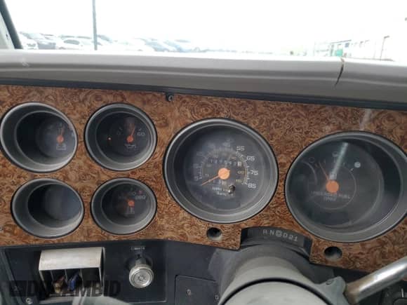 1991 Chevrolet Suburban с VIN 1GNEV16K2MF151633, выставлен на аукционе Copart как лот 43584815 с пробегом 147 592 миль миль и Чистый • Clean title. История ставок и продаж доступна на DreamBid. Изображение 9.