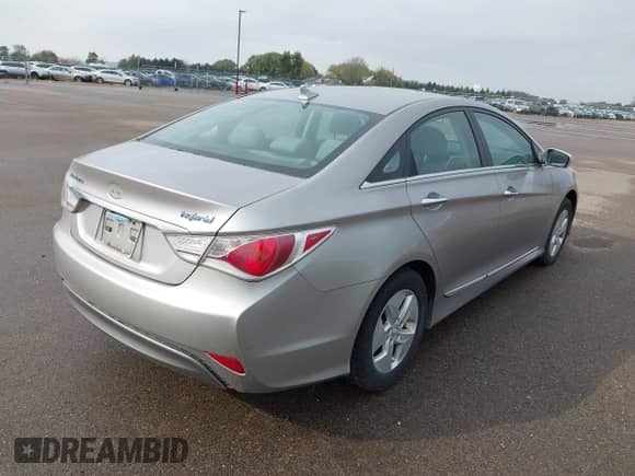2011 Hyundai Sonata Hybrid z VIN KMHEC4A40BA003270, wystawiony jako IAAI lot #43482483 z przebiegiem 142 540 mil mil oraz . Historia ofert i sprzedaży dostępna na DreamBid. Obrazek 4.