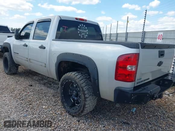 2011 Chevrolet Silverado 1500 LT z VIN 3GCPKSEA4BG110005, wystawiony jako IAAI lot #43310190 z przebiegiem 212 111 mil mil oraz . Historia ofert i sprzedaży dostępna na DreamBid. Obrazek 3.