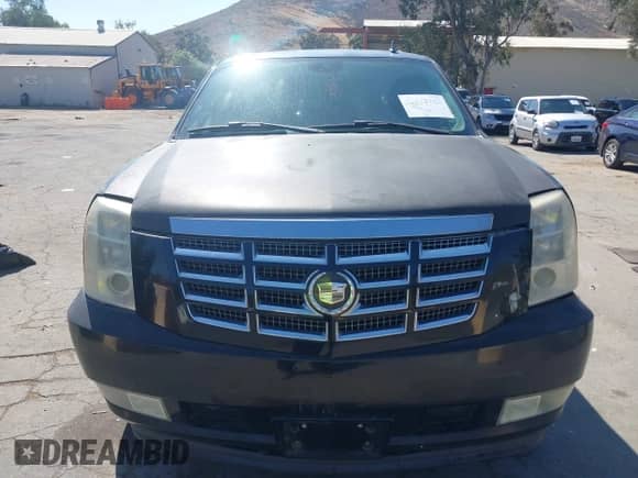 2007 Cadillac Escalade z VIN 1GYEC63887R281627, wystawiony jako IAAI lot #42312945 z przebiegiem Nie podano mil oraz . Historia ofert i sprzedaży dostępna na DreamBid. Obrazek 12.