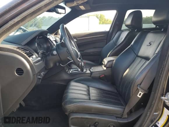 2015 Chrysler 300 S с VIN 2C3CCABG9FH922537, выставлен на аукционе Copart как лот 68359835 с пробегом 123 960 миль миль и Списание • Salvage title. История ставок и продаж доступна на DreamBid. Изображение 7.