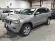 2017 Jeep Grand Cherokee 75th Anniversary z VIN 1C4RJFAGXHC749157, wystawiony jako IAAI lot #42017204 z przebiegiem 119 523 mil mil oraz . Historia ofert i sprzedaży dostępna na DreamBid. Obrazek 2.
