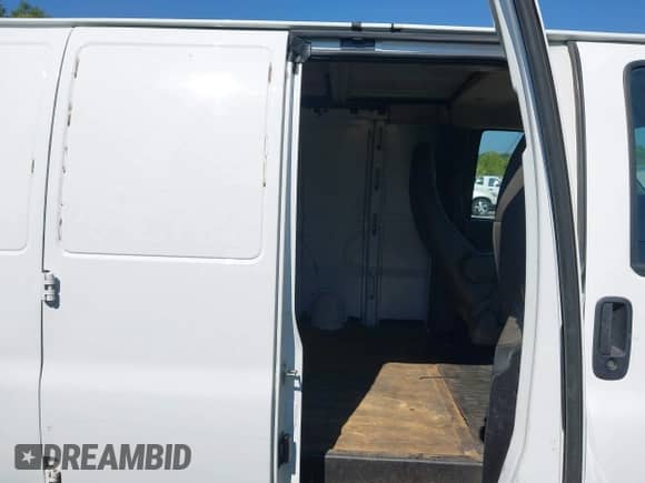 2019 Chevrolet Express Cargo с VIN 1GCWGAFG3K1216616, выставлен на аукционе IAAI как лот 42992485 с пробегом 116 996 миль миль и . История ставок и продаж доступна на DreamBid. Изображение 8.