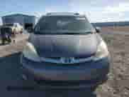 2006 Toyota Sienna XLE z VIN 5TDBA22C26S069416, wystawiony jako Copart lot #85376955 z przebiegiem 226 222 mil mil oraz Czysty tytuł • Clean title. Historia ofert i sprzedaży dostępna na DreamBid. Obrazek 5.