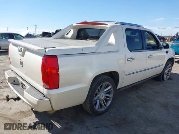 2007 Cadillac Escalade EXT with VIN 3GYFK62817G319532, listed as a IAAI auction lot 43029380 with 146,183 mi miles and . Bid and sale history available at DreamBid. Image 4.