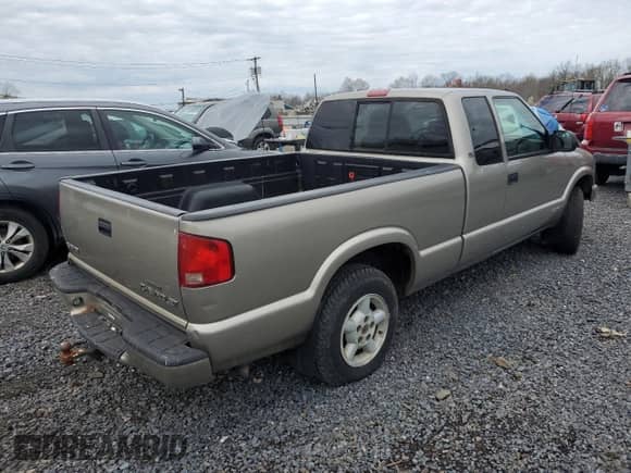 2003 Chevrolet S-10 LS с VIN 1GCDT19X738273702, выставлен на аукционе Copart как лот 53131475 с пробегом 77 843 миль миль и Чистый • Clean title. История ставок и продаж доступна на DreamBid. Изображение 3.
