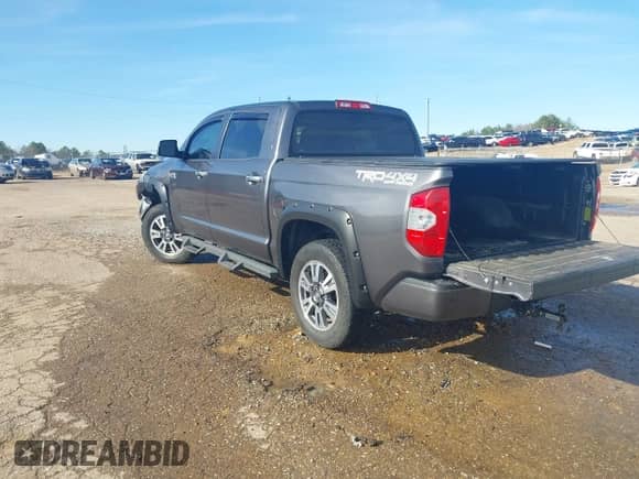 2017 Toyota Tundra Platinum с VIN 5TFAY5F15HX627757, выставлен на аукционе IAAI как лот 41155707 с пробегом 90 675 миль миль и . История ставок и продаж доступна на DreamBid. Изображение 3.