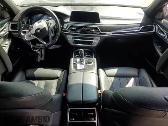 2017 BMW 7 Series 740i с VIN WBA7E2C38HG740803, выставлен на аукционе Copart как лот 81501205 с пробегом Не указан миль и Списание • Salvage title. История ставок и продаж доступна на DreamBid. Изображение 8.