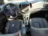 2013 Chevrolet Sonic LTZ с VIN 1G1JE5SH7D4226596, выставлен на аукционе Copart как лот 40272184 с пробегом 150 981 миль миль и Списание • Salvage title. История ставок и продаж доступна на DreamBid. Изображение 8.