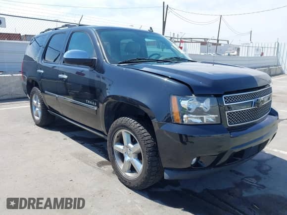 2013 Chevrolet Tahoe LTZ z VIN 1GNSKCE03DR110465, wystawiony jako IAAI lot #42886751 z przebiegiem 190 183 mil mil oraz . Historia ofert i sprzedaży dostępna na DreamBid. Obrazek 1.