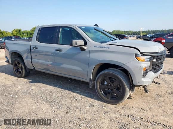 2024 Chevrolet Silverado 1500 Custom z VIN 1GCPABEKXRZ322378, wystawiony jako Copart lot #69146745 z przebiegiem 16 306 mil mil oraz Szkoda całkowita • Salvage title. Historia ofert i sprzedaży dostępna na DreamBid. Obrazek 4.