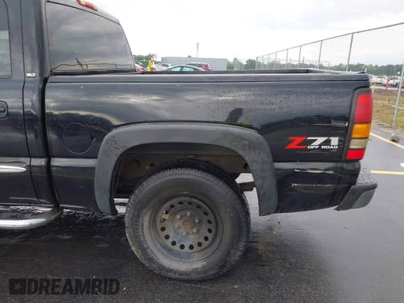 2006 GMC Sierra 1500 SLT with VIN 2GTEK13T561232618, listed as a IAAI auction lot 42086899 with 310,473 mi miles and . Bid and sale history available at DreamBid. Image 16.