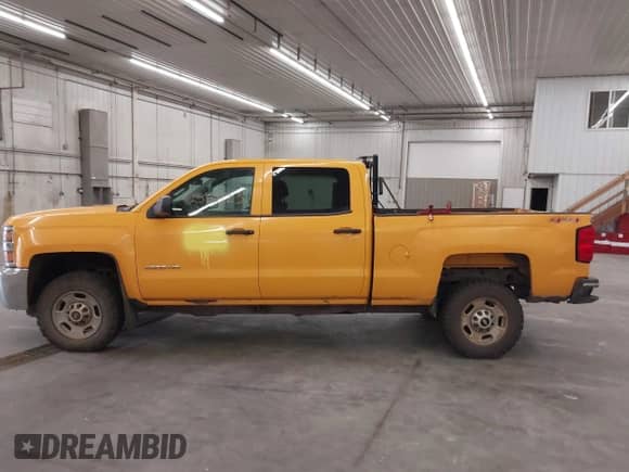 2015 Chevrolet Silverado 2500HD Work Truck z VIN 1GC1KUEG7FF622225, wystawiony jako IAAI lot #42516923 z przebiegiem 71 555 mil mil oraz . Historia ofert i sprzedaży dostępna na DreamBid. Obrazek 15.