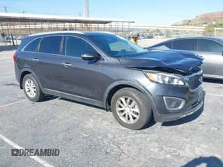 2017 Kia Sorento LX z VIN 5XYPG4A51HG329968, wystawiony jako IAAI lot #42719128 z przebiegiem Nie podano mil oraz . Historia ofert i sprzedaży dostępna na DreamBid. Obrazek 1.