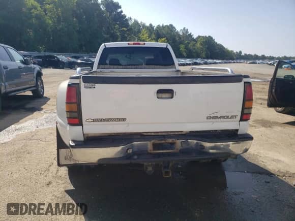 2005 Chevrolet Silverado 3500 LT с VIN 1GCJC33295F944586, выставлен на аукционе Copart как лот 71230574 с пробегом 326 804 миль миль и Списание • Salvage title. История ставок и продаж доступна на DreamBid. Изображение 6.