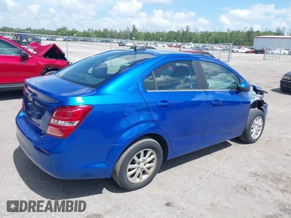 2020 Chevrolet Sonic LT with VIN 1G1JD5SB1L4122778, listed as a IAAI auction lot 39762657 with 30,659 mi miles and . Bid and sale history available at DreamBid. Image 4.