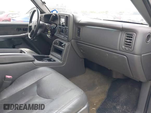 2003 Chevrolet Silverado 1500HD LS z VIN 1GCGK13U63F214778, wystawiony jako IAAI lot #42141435 z przebiegiem 161 669 mil mil oraz . Historia ofert i sprzedaży dostępna na DreamBid. Obrazek 5.