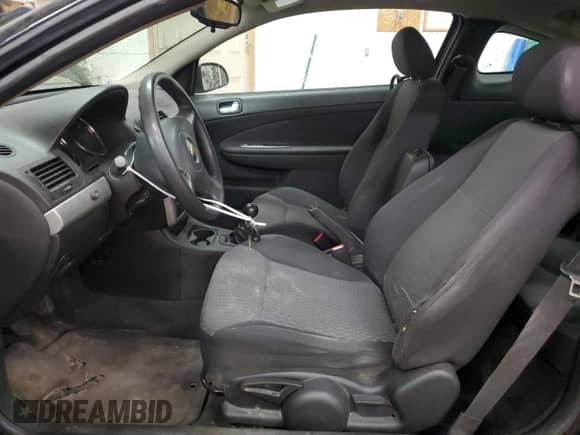 2010 Chevrolet Cobalt z VIN 1G1AC1F54A7115061, wystawiony jako Copart lot #54386555 z przebiegiem 250 819 mil mil oraz Szkoda całkowita • Salvage title. Historia ofert i sprzedaży dostępna na DreamBid. Obrazek 7.