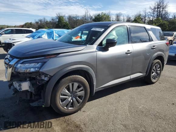 2024 Nissan Pathfinder S z VIN 5N1DR3AC3RC288685, wystawiony jako Copart lot #68927125 z przebiegiem 16 213 mil mil oraz Szkoda całkowita • Salvage title. Historia ofert i sprzedaży dostępna na DreamBid. Obrazek 1.