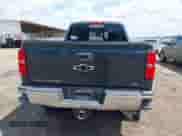 2017 Chevrolet Silverado 2500HD LTZ z VIN 1GC1KWEY0HF129767, wystawiony jako IAAI lot #42520339 z przebiegiem 179 498 mil mil oraz . Historia ofert i sprzedaży dostępna na DreamBid. Obrazek 16.