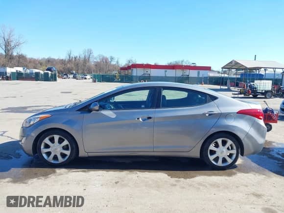2011 Hyundai Elantra Limited z VIN KMHDH4AE6BU158359, wystawiony jako IAAI lot #41848259 z przebiegiem 126 505 mil mil oraz . Historia ofert i sprzedaży dostępna na DreamBid. Obrazek 14.