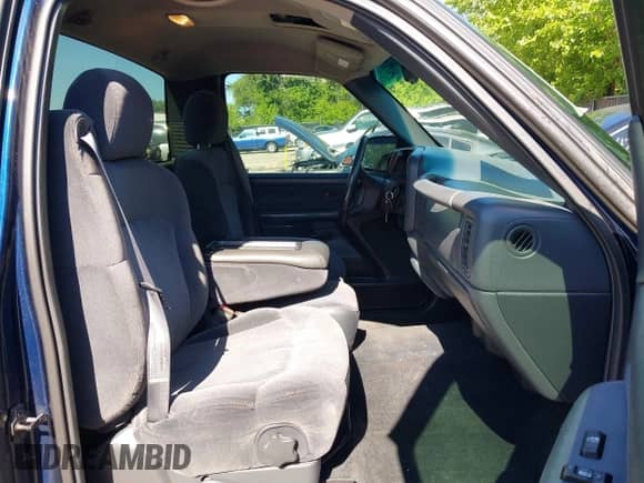 2000 Chevrolet Silverado 1500 with VIN 1GCEC14TXYE381197, listed as a IAAI auction lot 42275123 with 114,188 mi miles and . Bid and sale history available at DreamBid. Image 8.